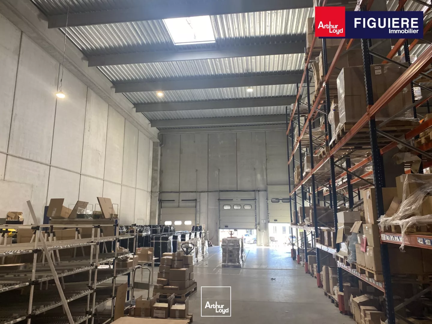 EXCLUSIVITE - BATIMENT MIXTE AVEC BUREAUX ET ENTREPOT A QUAIS