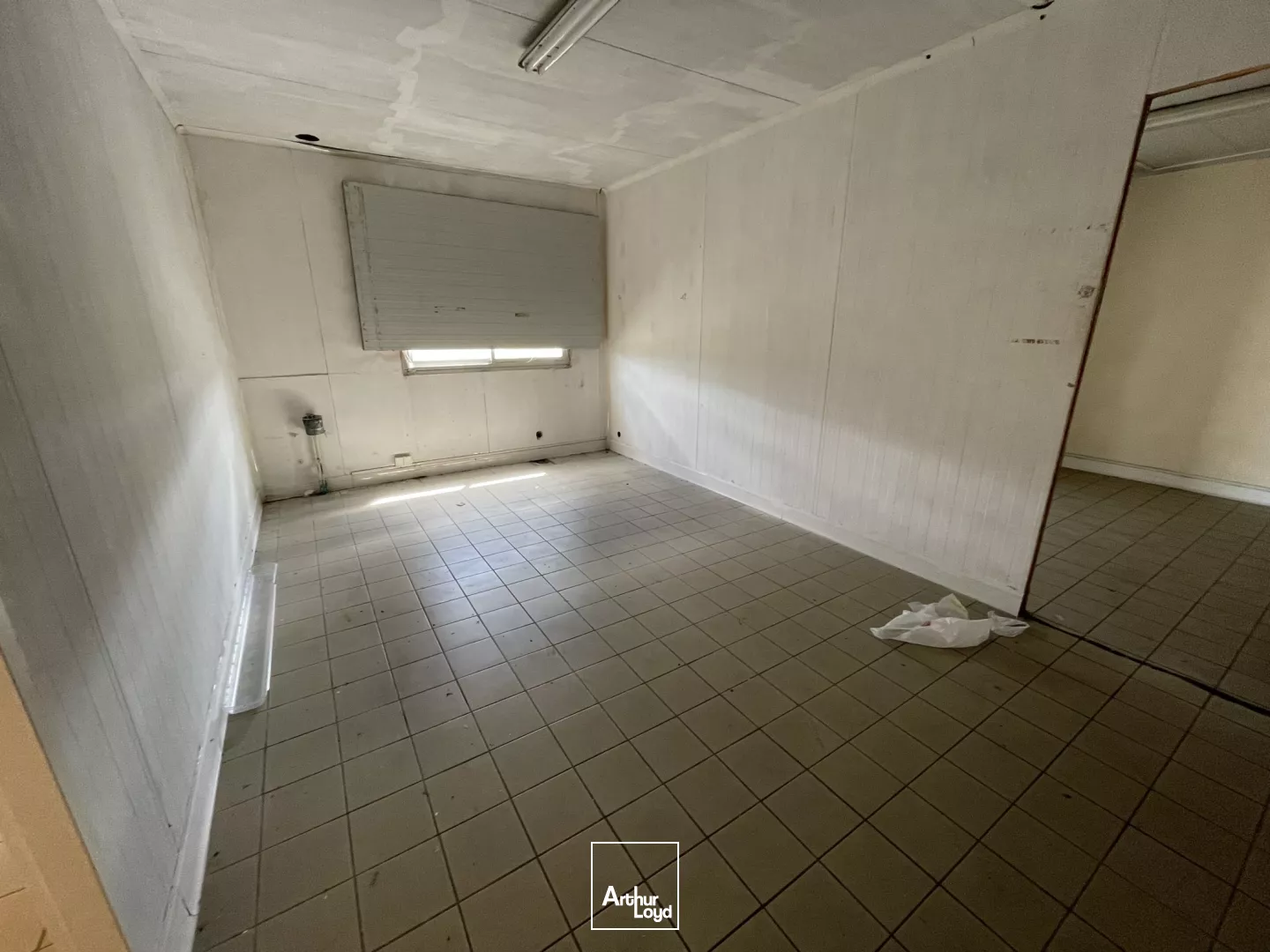 Locaux d'activité à vendre à BRETEUIL 27160