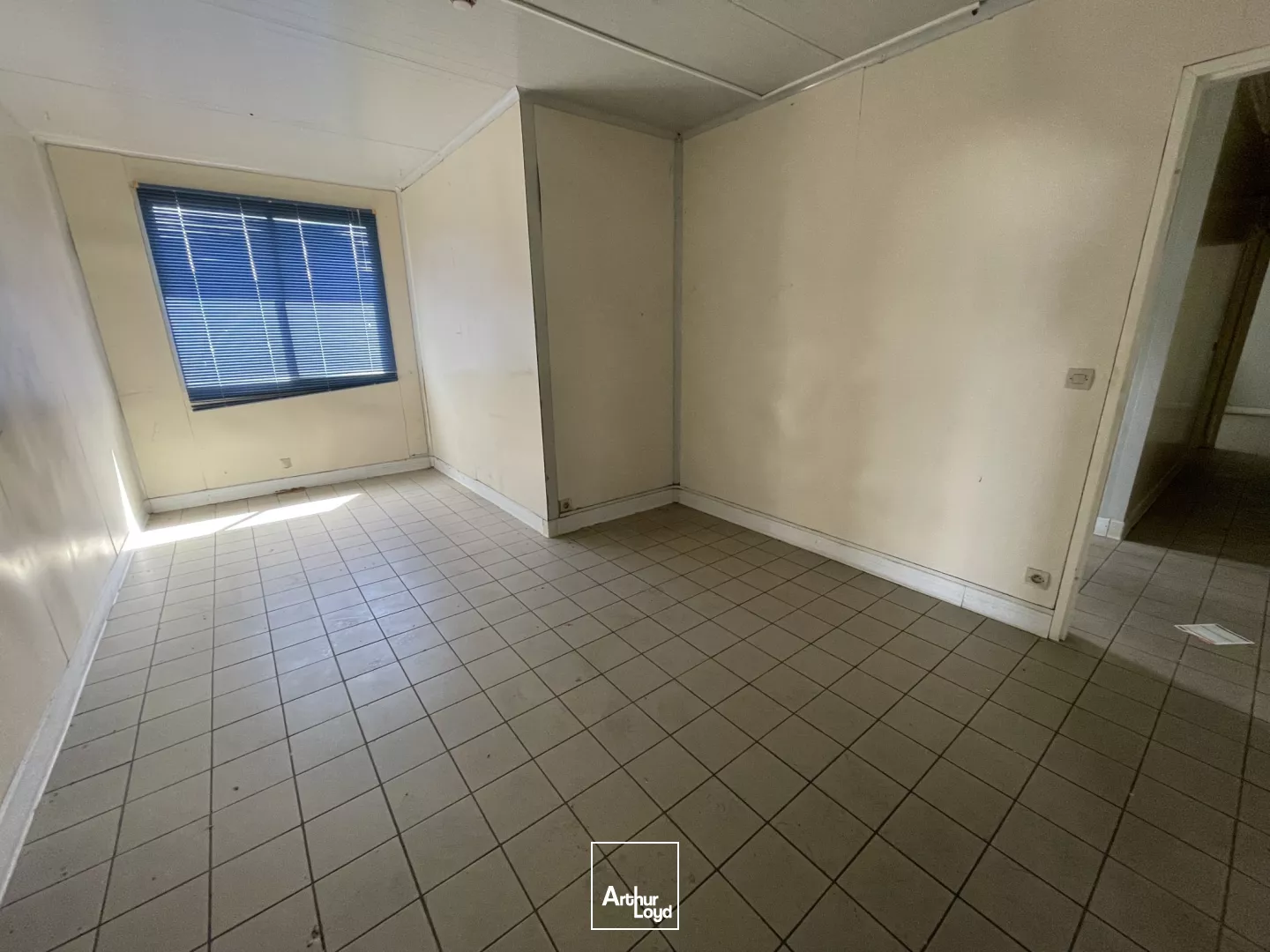 Locaux d'activité à vendre à BRETEUIL 27160