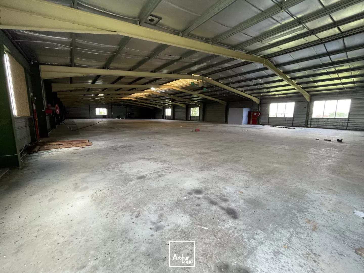 Locaux d'activité à vendre à BRETEUIL 27160