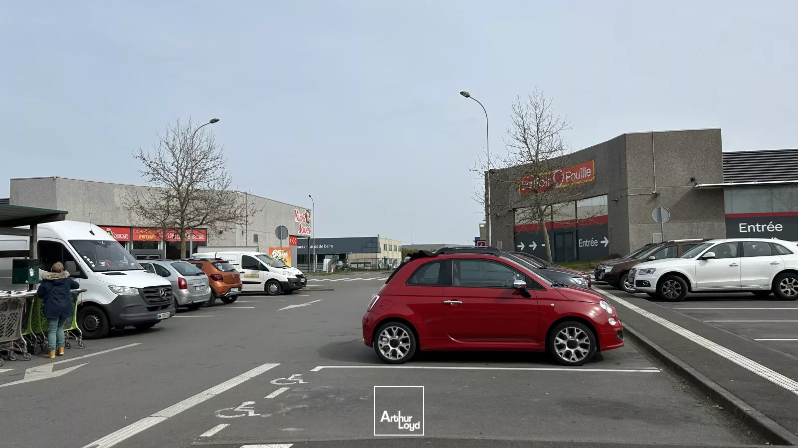 EXCLUSIVITÉ - 2 Locaux commerciaux disponibles, développant env 812 m2 & 638m2 - à louer - zone commerciale MATCH d'Halluin