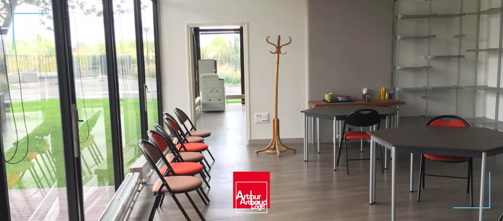 Tour Mercure - Bureaux Modernes en Zone Franche au pied du Métro 