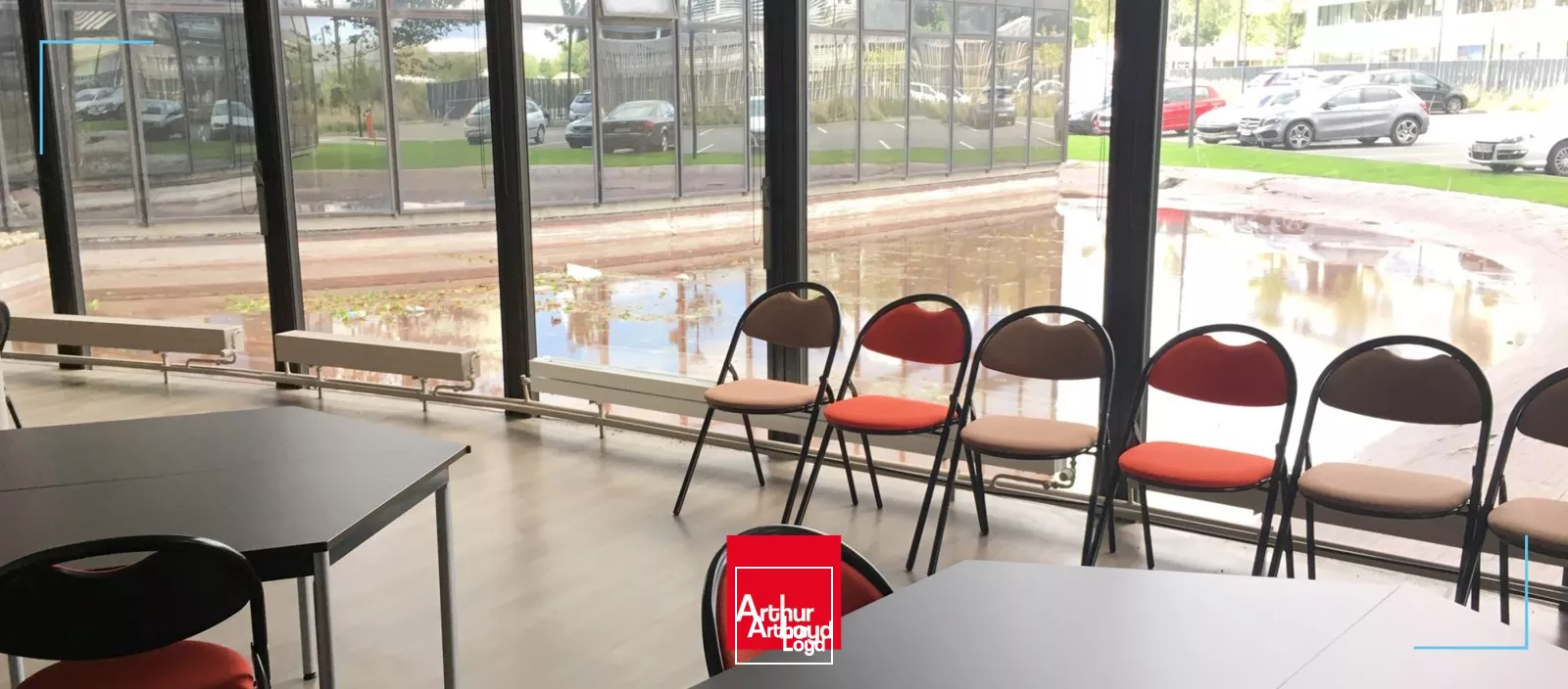 Tour Mercure - Bureaux Modernes en Zone Franche au pied du Métro 