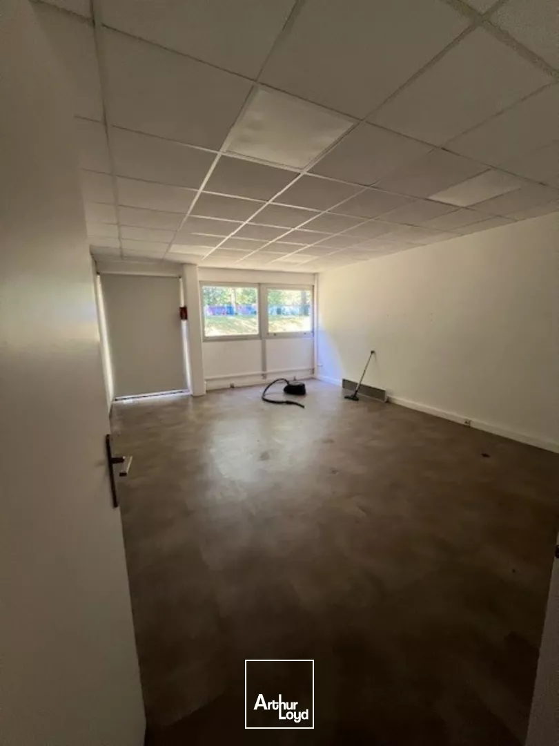 BELLE SURFACE D'ENTREPOT A LOUER