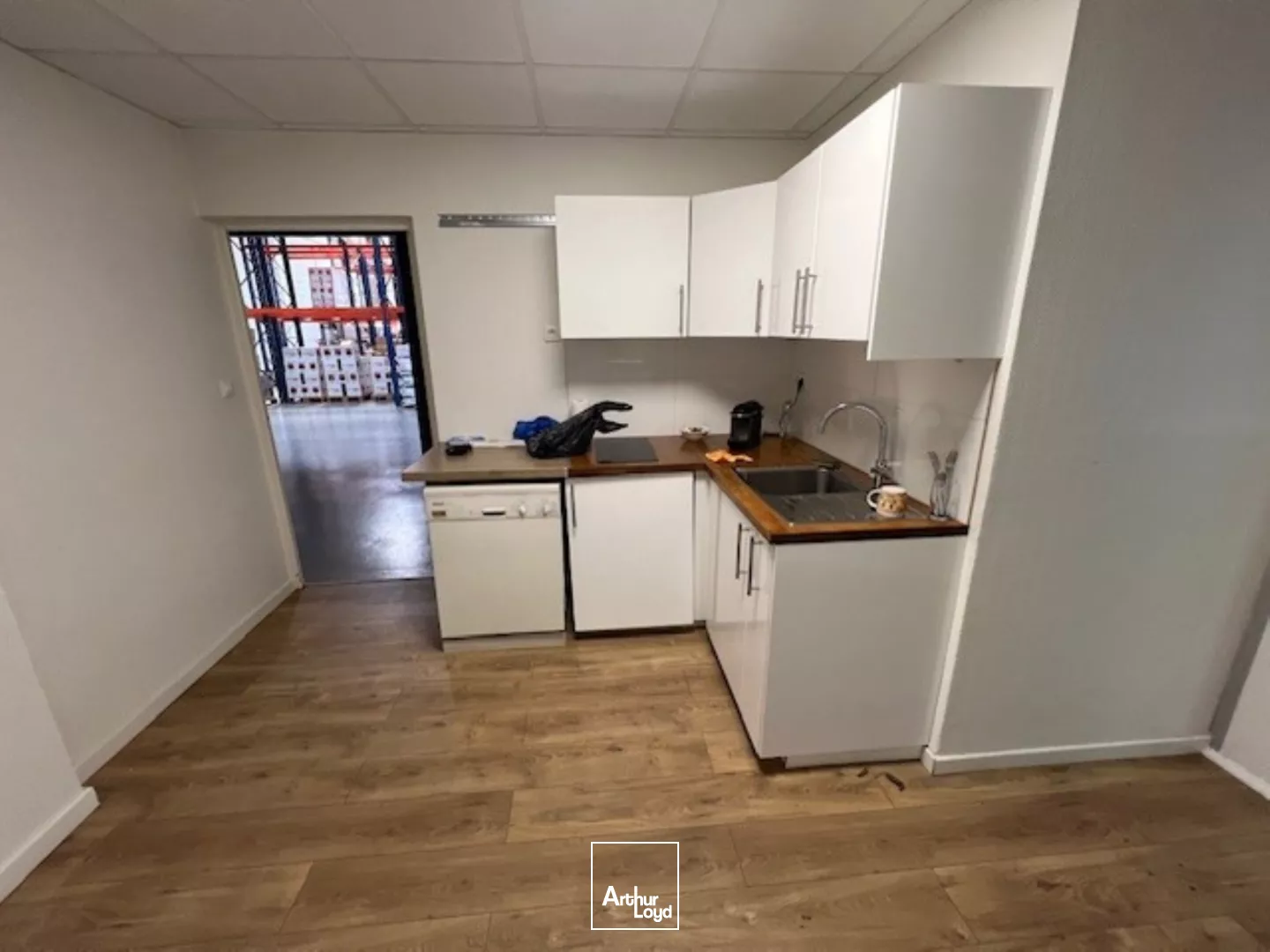 BELLE SURFACE D'ENTREPOT A LOUER