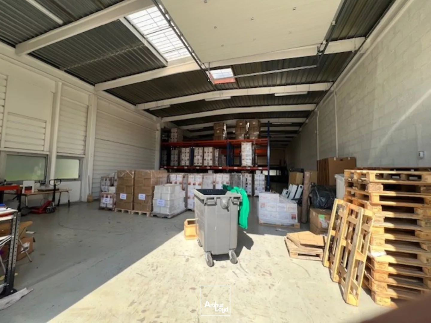 BELLE SURFACE D'ENTREPOT A LOUER