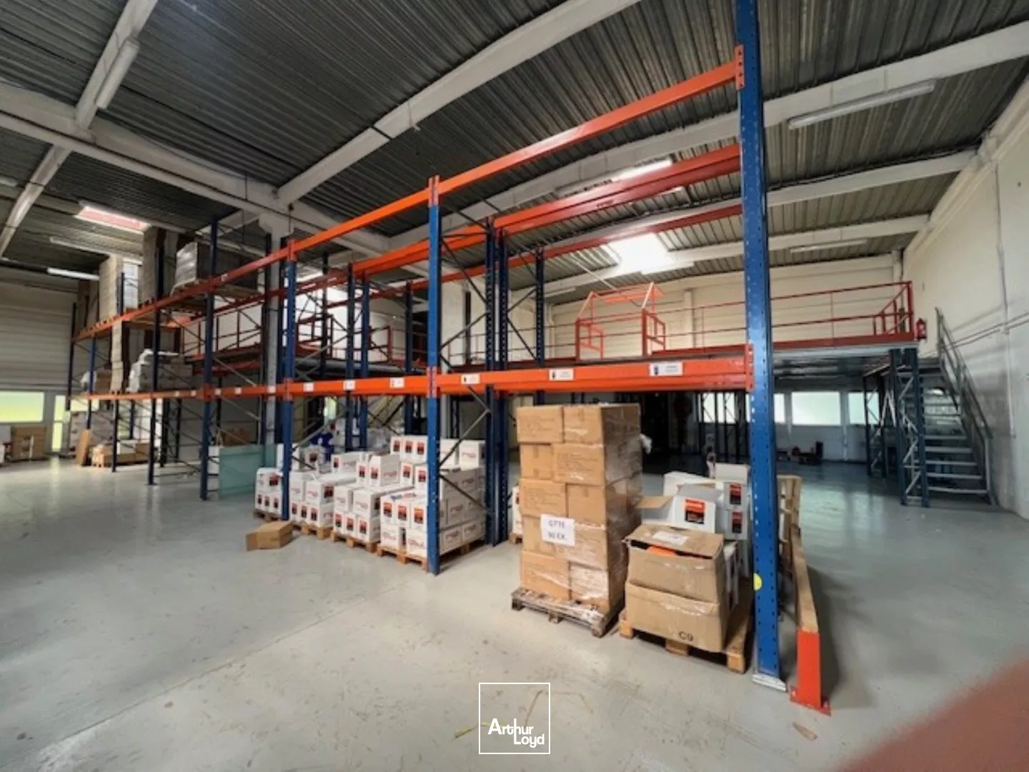 BELLE SURFACE D'ENTREPOT A LOUER