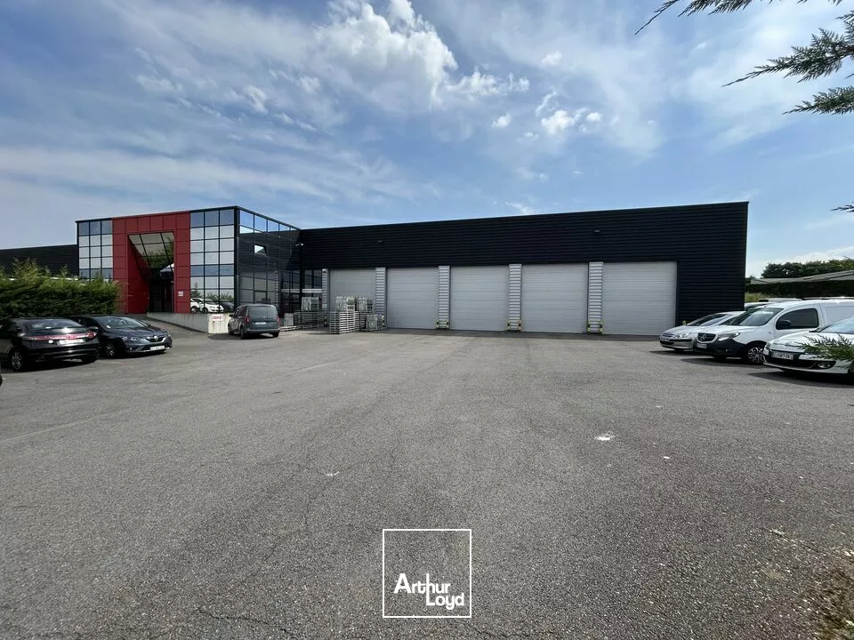 LOCAL D'ACTIVITE - ENTREPOT à LOUER de 5230 m²