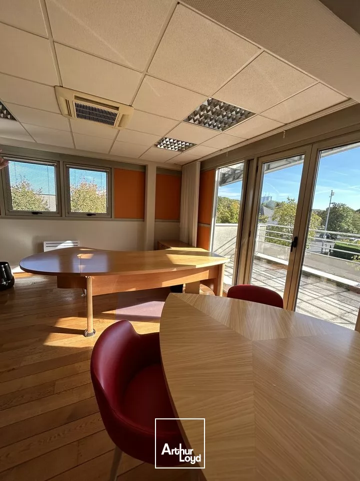 BUREAUX à VENDRE de 1249 m²