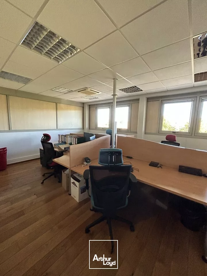 BUREAUX à VENDRE de 1249 m²