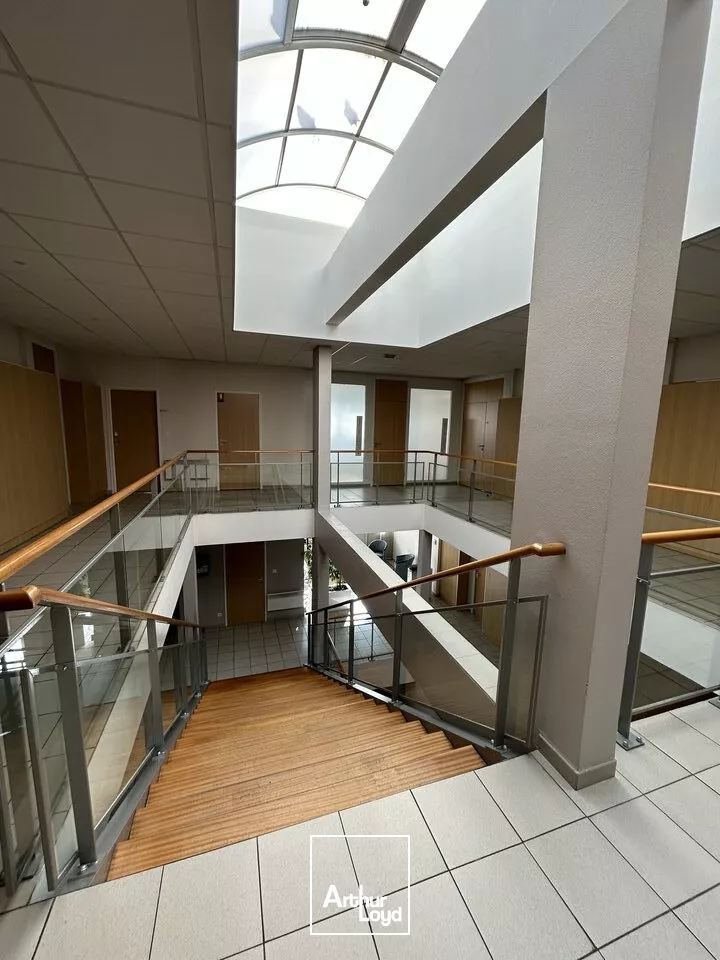 BUREAUX à VENDRE de 1249 m²