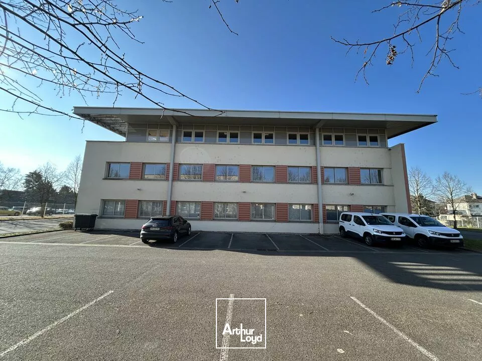 BUREAUX à VENDRE de 1249 m²