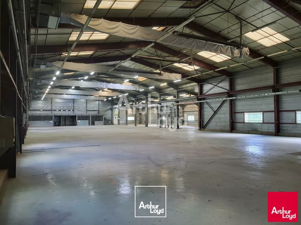 MER - A LOUER - LOCAL D'ACTIVITE DE 1 900 M² - ACCES A10 A 2,5 KM