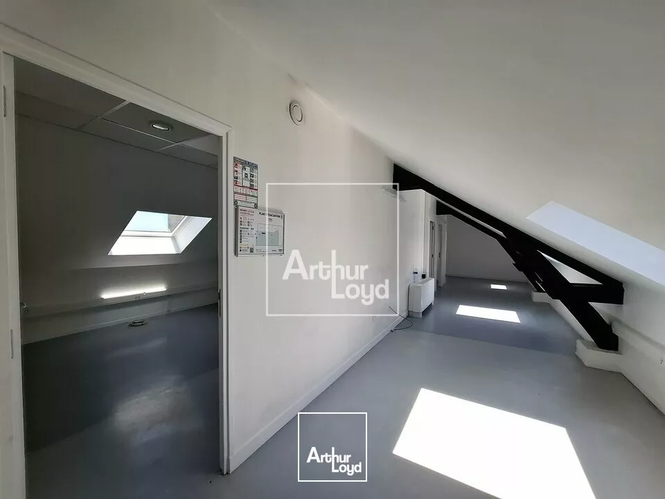 BUREAUX - Gare - Climatisation - Accès PMR