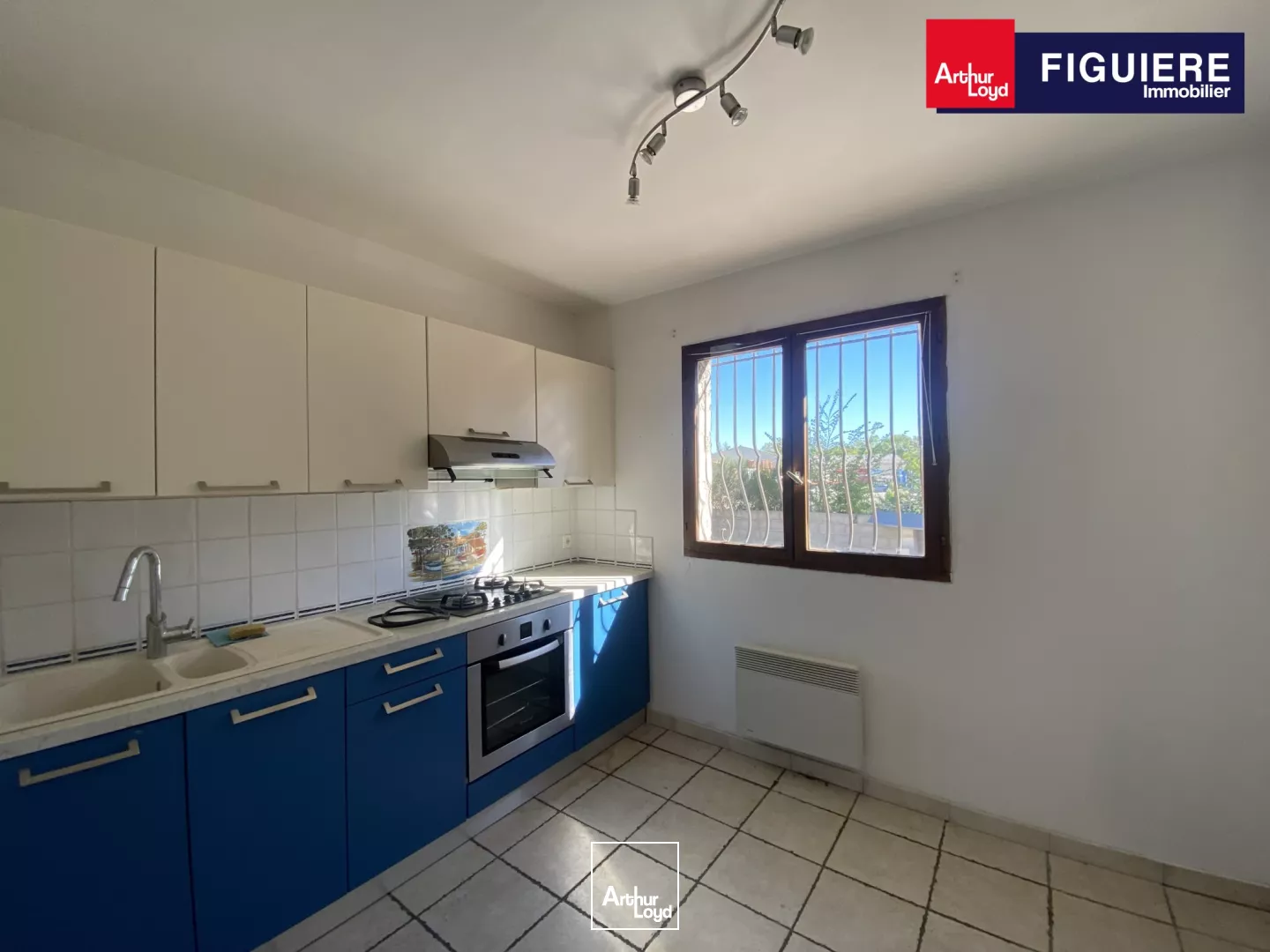 Bâtiment indépendant d'activités en cours de rénovation à LOUER sur SAINT CANNAT