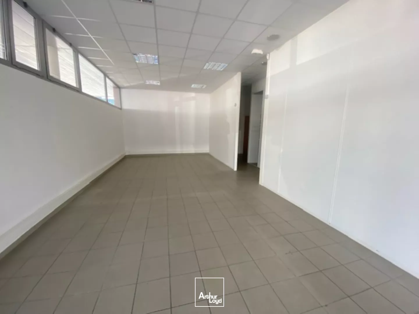 A LOUER LOCAL COMMERCIAL 100 M² PORT DE COMMERCE DE BREST