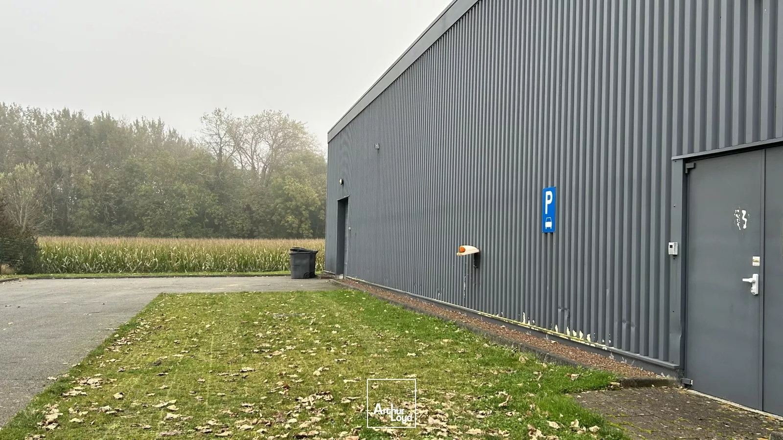 Grand local commercial de 1 500m2 à louer sur le secteur du CARREFOUR MARKET D' Annoeullin, à visiter !