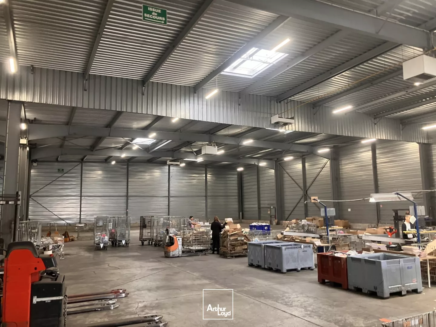 Locaux d'activités indépendants à quai de 3 669 m² à louer - Villeparisis, accès A1, RN104, RER B