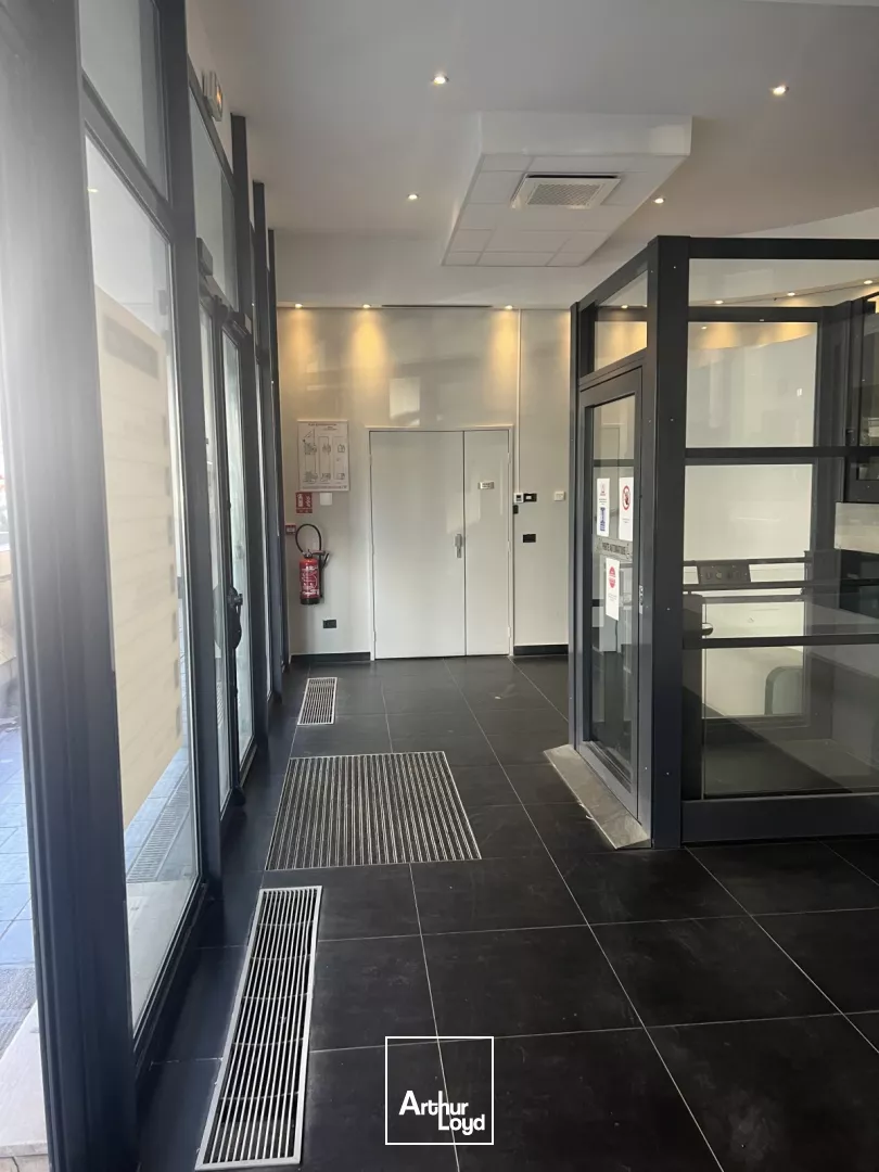 Bureaux à louer à MONTIGNY LE BRETONNEUX 78180