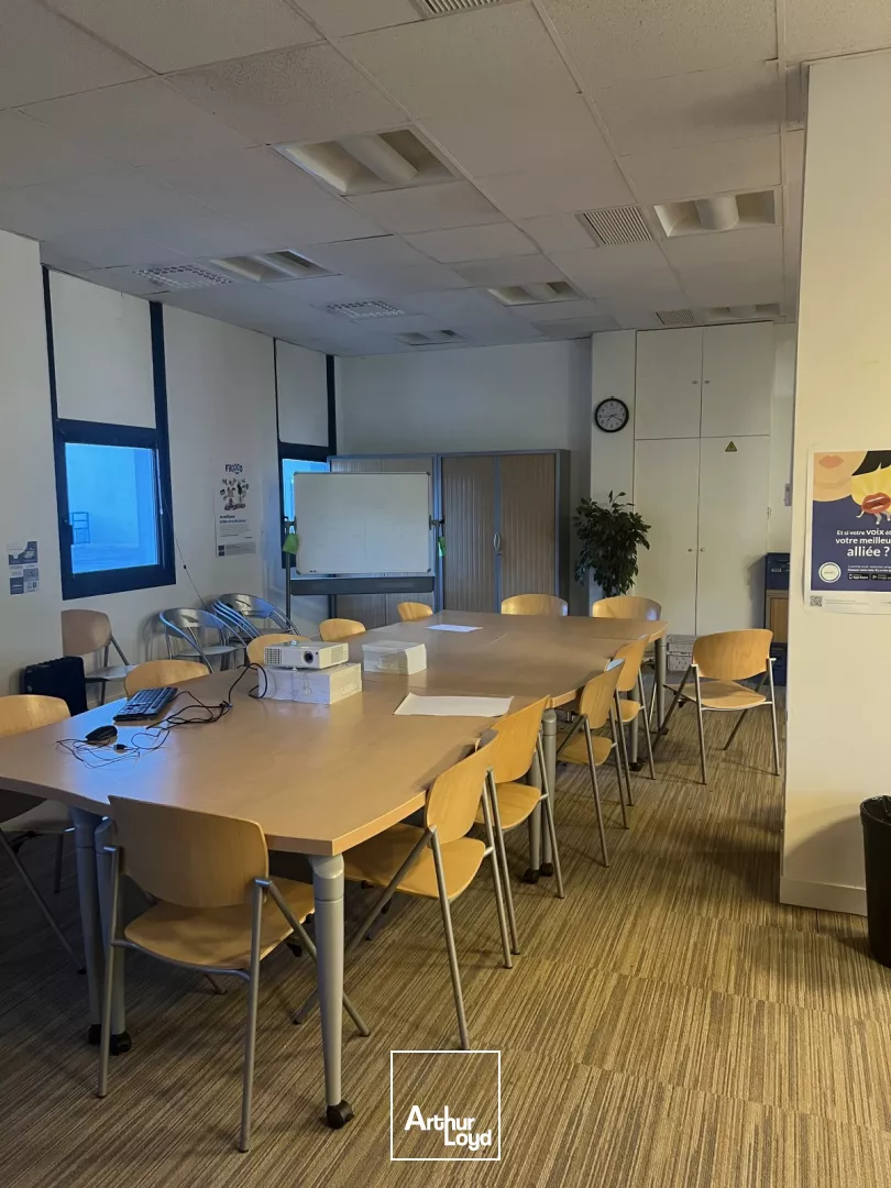 Bureaux à louer à MONTIGNY LE BRETONNEUX 78180