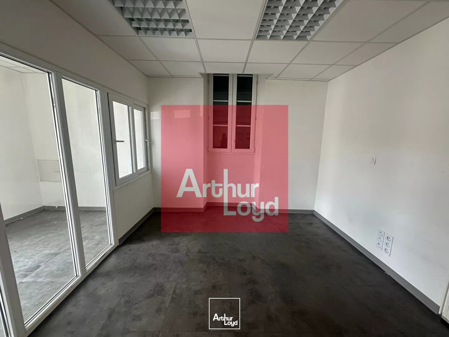 À vendre ? Plateau de bureaux 145 m² avec patio et parkings en hyper centre d'Agen