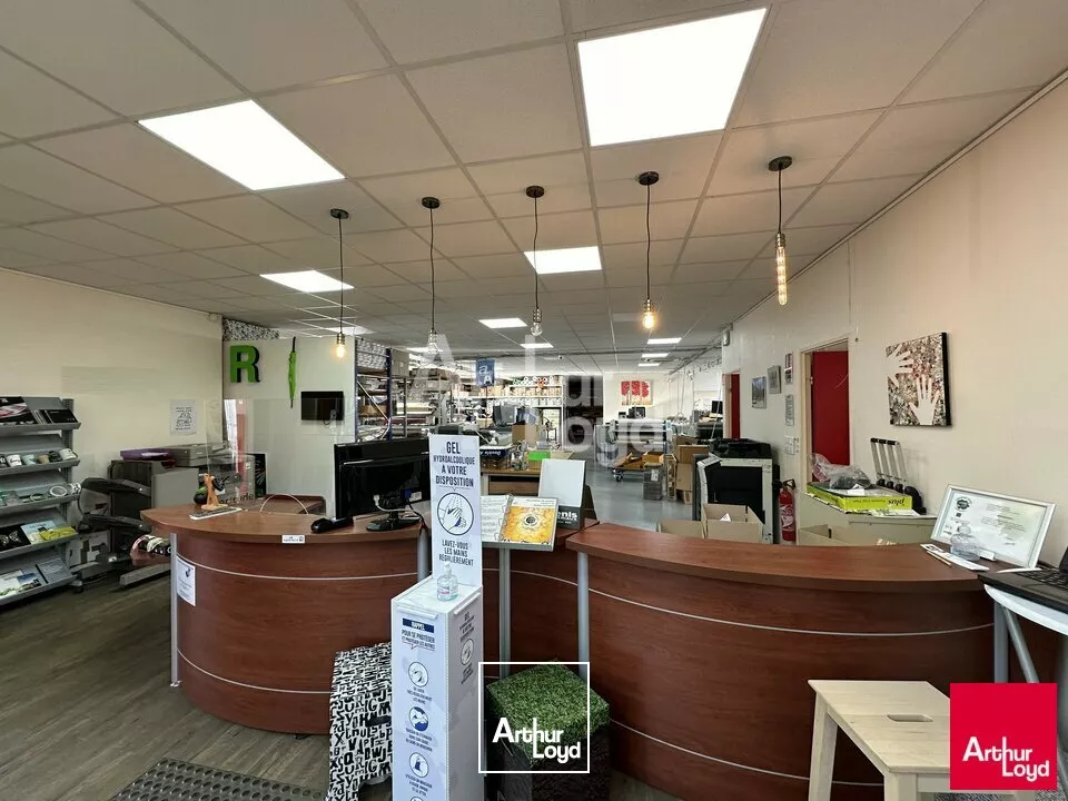 Bâtiment indépendant en plein coeur de la ZI SUD EST