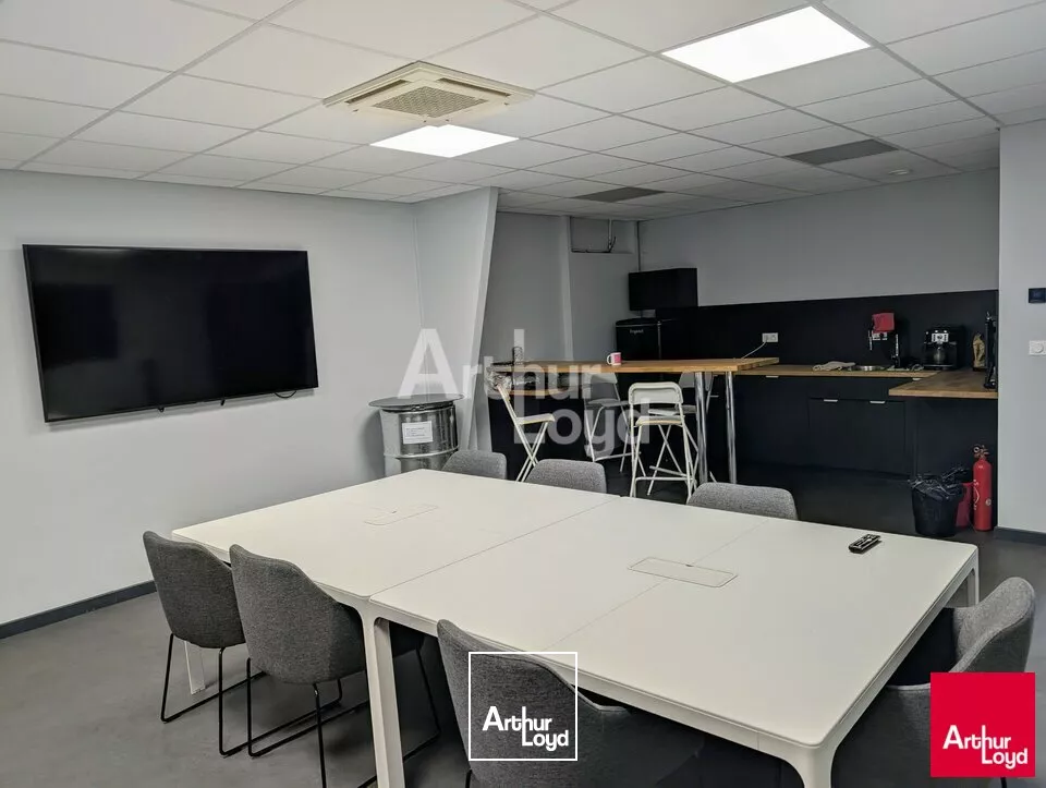 SAINT JACQUES DE LA LANDE - LOCAL D'ACTIVITE A LOUER - 900 M²