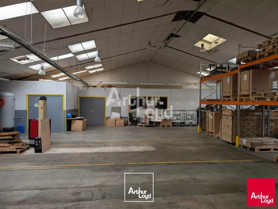 SAINT JACQUES DE LA LANDE - LOCAL D'ACTIVITE A LOUER - 900 M²