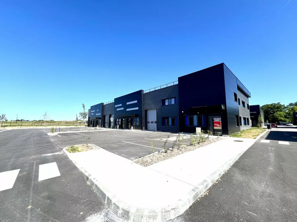 A LOUER - LE HAVRE PLATEAU NORD - LES ENTREPRENEURS - LOCAL D'ACTIVITÉ NEUF 185 m2