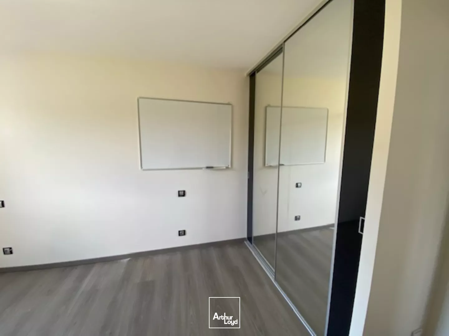 A LOUER MAISON A USAGE DE BUREAUX