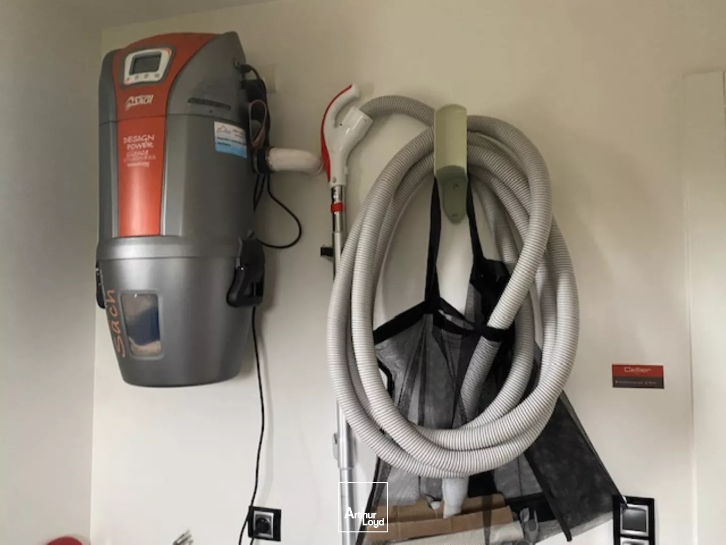 A LOUER MAISON A USAGE DE BUREAUX