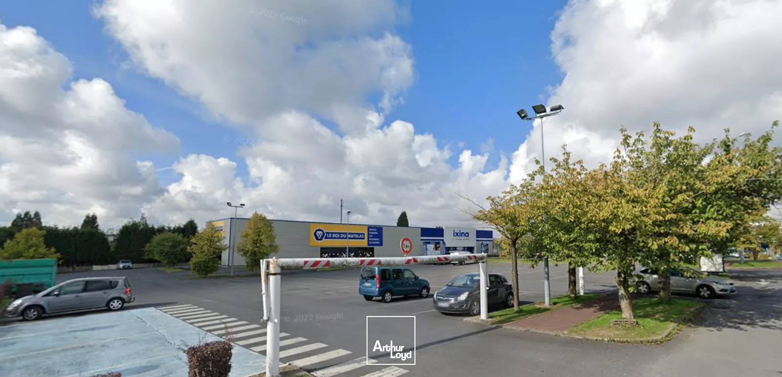Local commercial 338 m² Hautmont | Zone Auchan - Visibilité maximale & parking illimité
