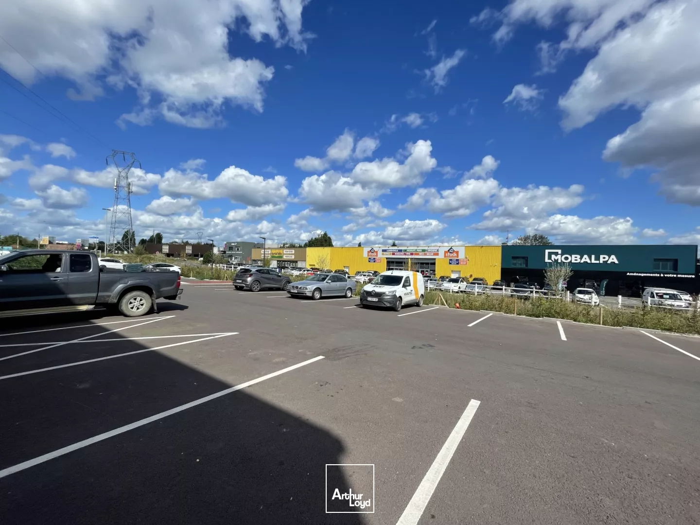 2 LOCAUX COMMERCIAUX DE 850M2 ENV & 460M2 ENV RDC À LOUER SUR CAPINGHEM