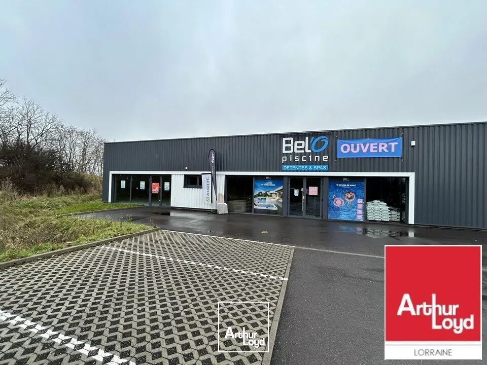 LOCAL COMMERCIAL à LOUER de 312 m²