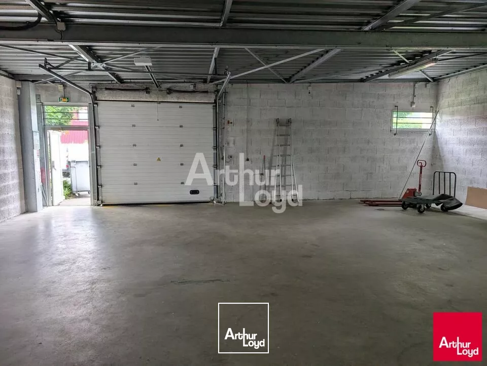 PACE - LOCAL D'ACTIVITE A LOUER - 350 M² AVEC BELLE VISIBILITE