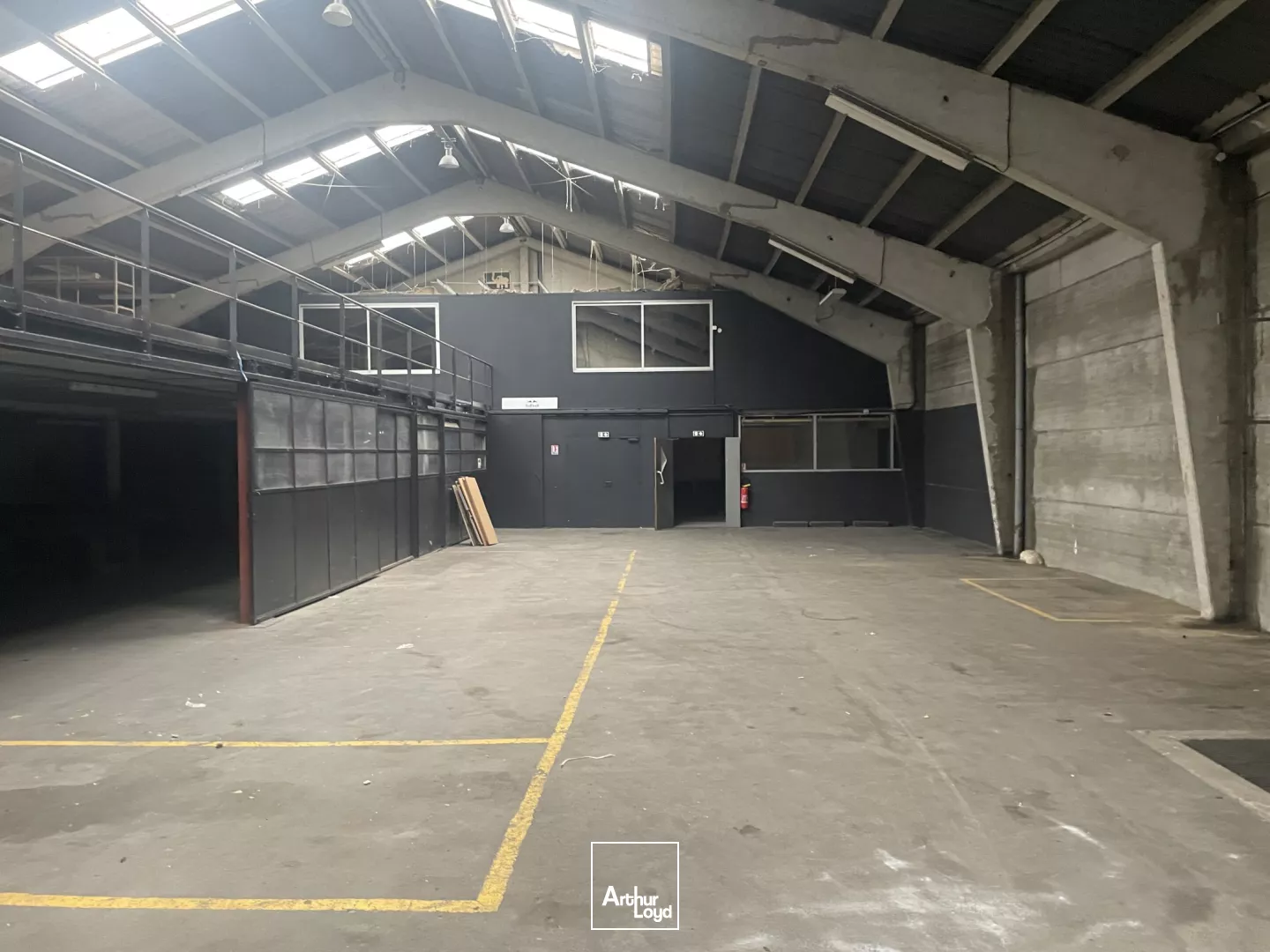 Bâtiment à louer à vendre axe passant - Arras