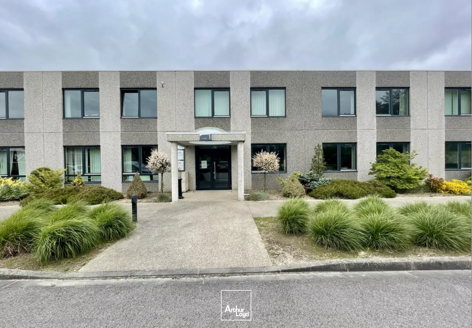 À LOUER - BUREAUX / ENTREPÔTS AU SEIN D'UN PARC D'ACTIVITÉS DYNAMIQUE - QUAËDYPRE