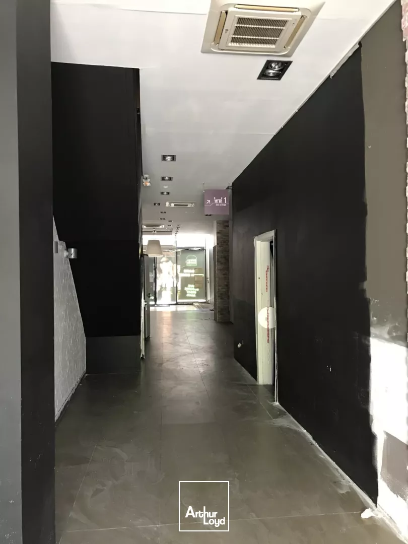  A LOUER GRAND LOCAL COMMERCIAL DE CENTRE-VILLE- OK EXTRACTION 