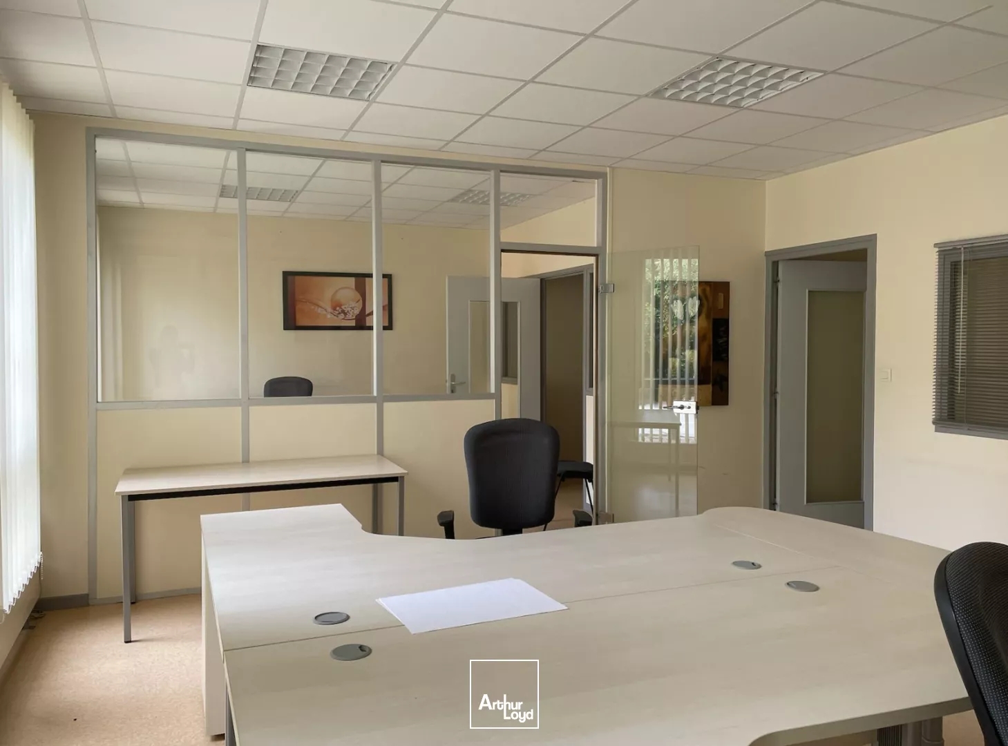 À LOUER - PLATEAUX DE BUREAUX AU COUR D'UNE ZONE INDUSTRIELLE DYNAMIQUE - DUNKERQUE