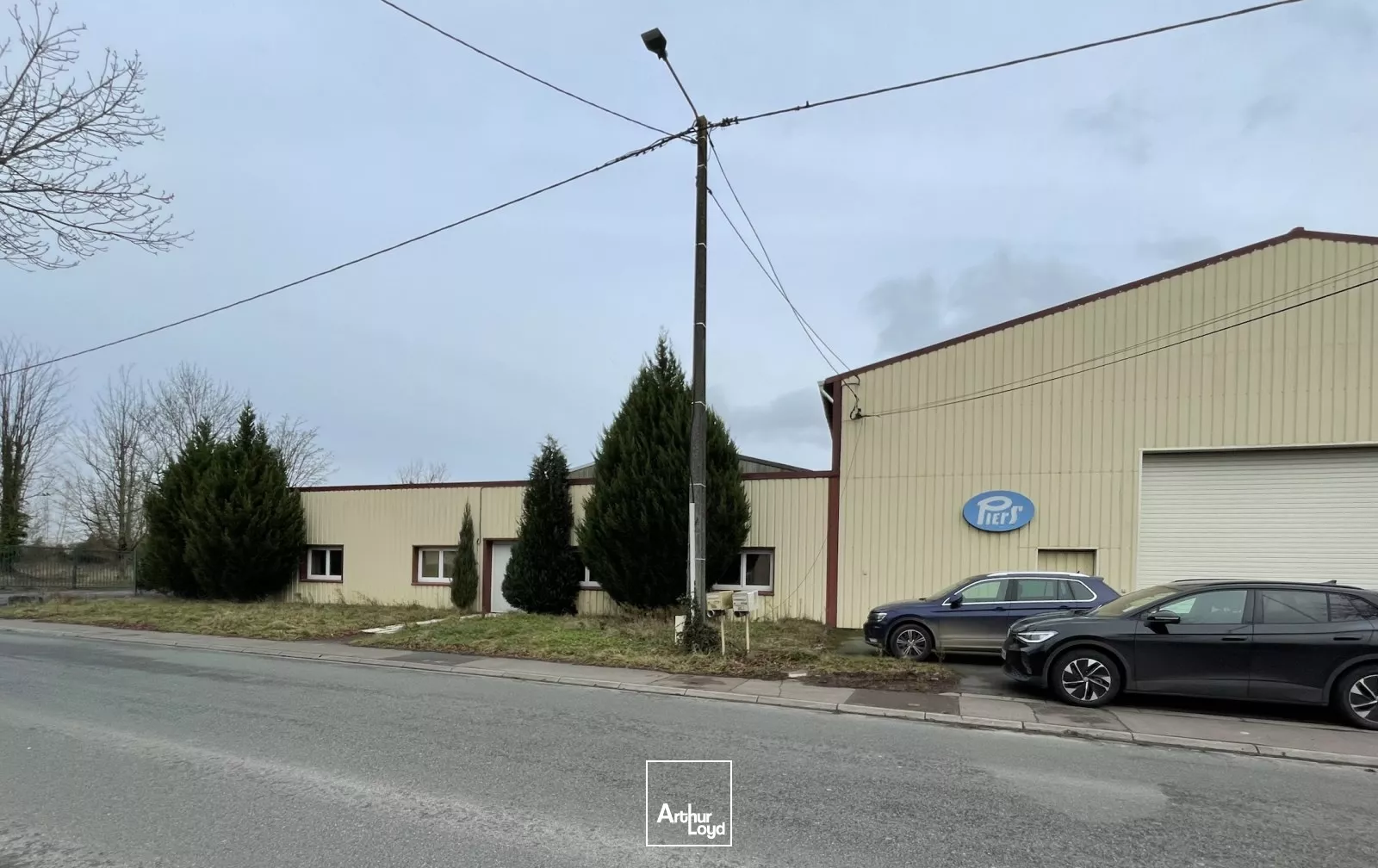 À LOUER OU À VENDRE - ENSEMBLE IMMOBILIER POLYVALENT AU COUR DE LA COMMUNE D'ESTAIRES 