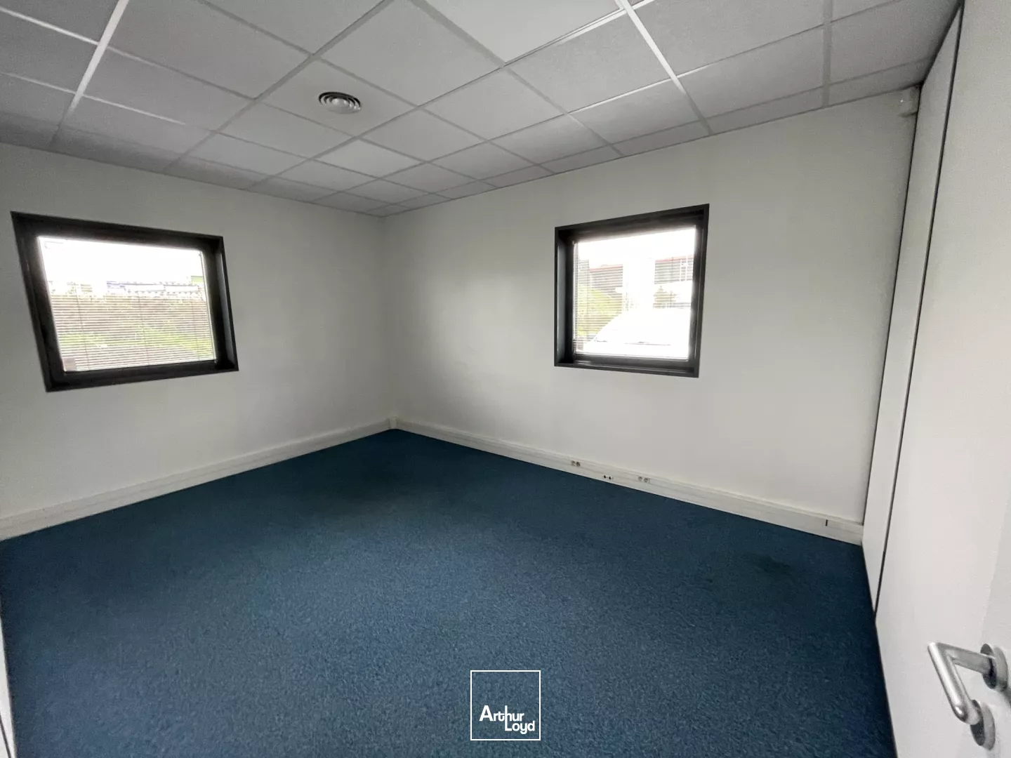 BUREAUX A VENDRE OU À LOUER A NANTES PROCHE PERIPHERIQUE