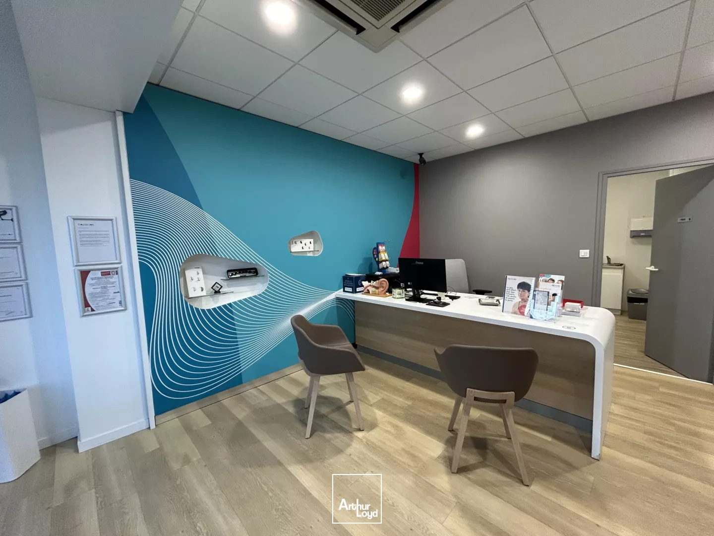 A VENDRE - LOCAL COMMERCIAL - BUREAUX - 71 M2 - GARAGE - BUREAUX - ST NAZAIRE - CENTRE-VILLE