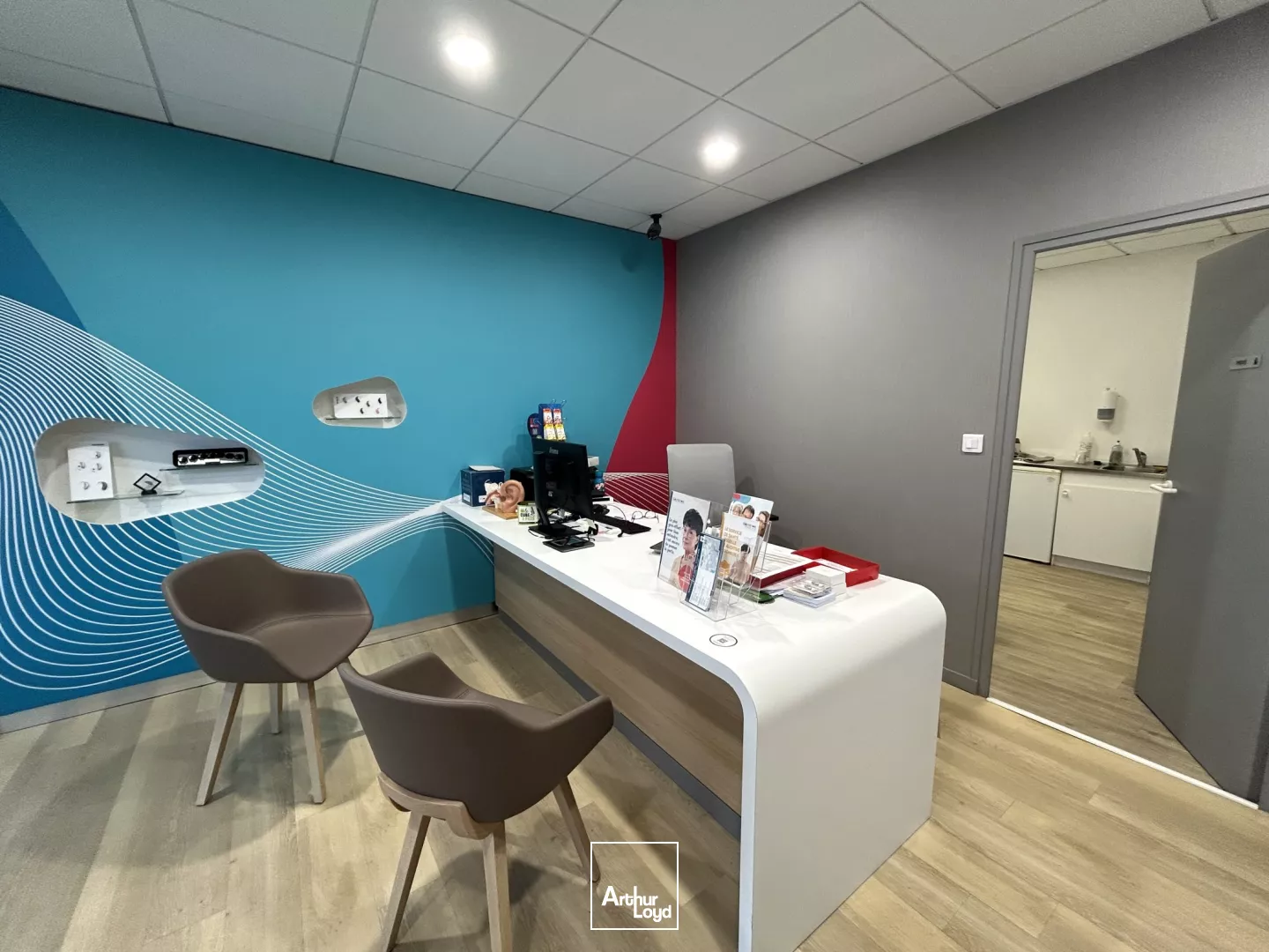 A VENDRE - LOCAL COMMERCIAL - BUREAUX - 71 M2 - GARAGE - BUREAUX - ST NAZAIRE - CENTRE-VILLE