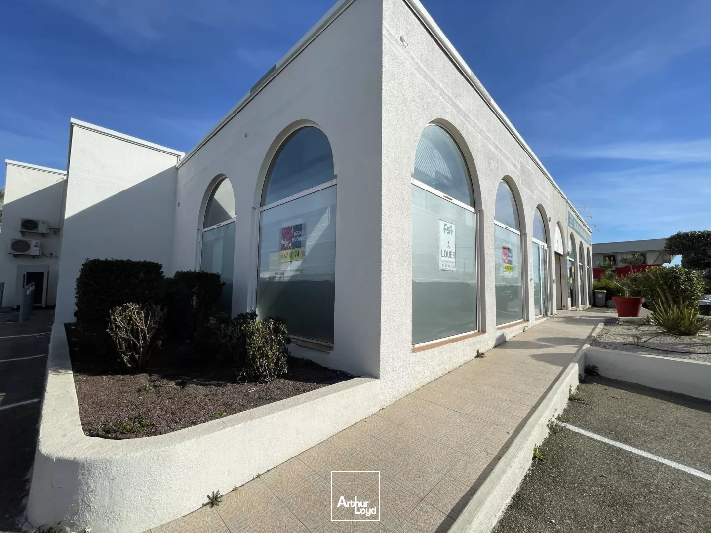 Immeuble commercial à vendre - Montimaran