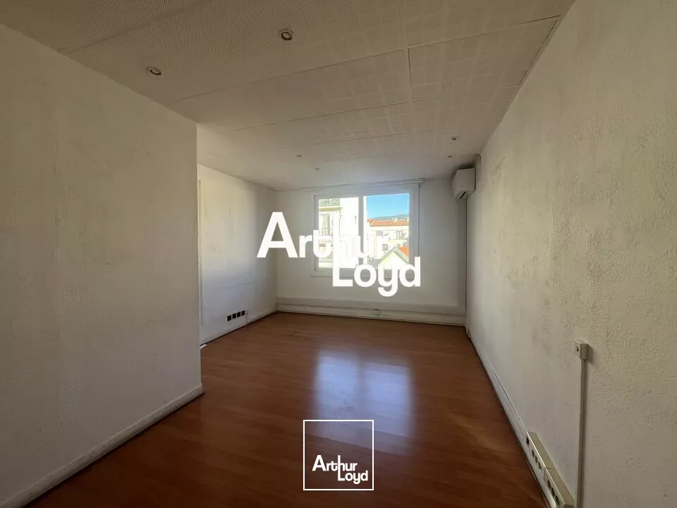 Bureaux situés en centre-ville de Nice 128 m² en R+5