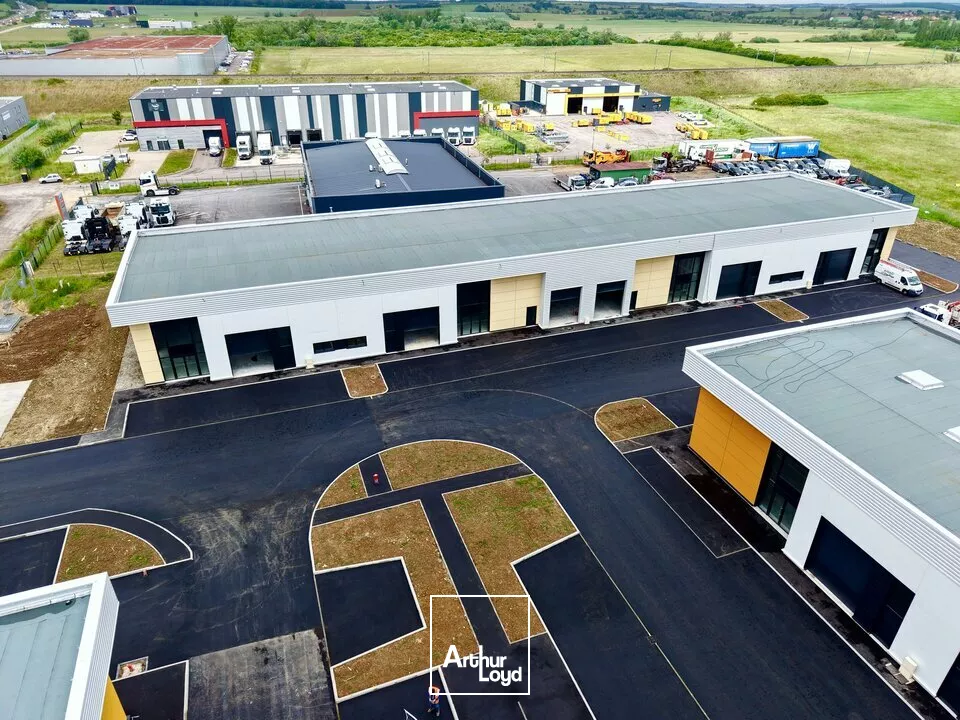 LOCAL D'ACTIVITE - ENTREPOT à LOUER de 1092 m²