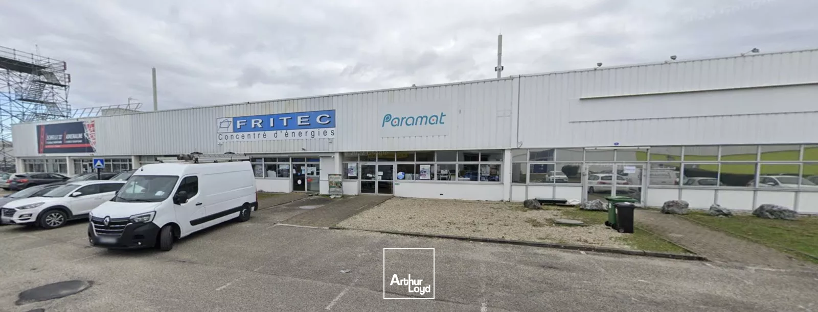 Local de 437 m² à louer sur la zone commerciale de PESSAC
