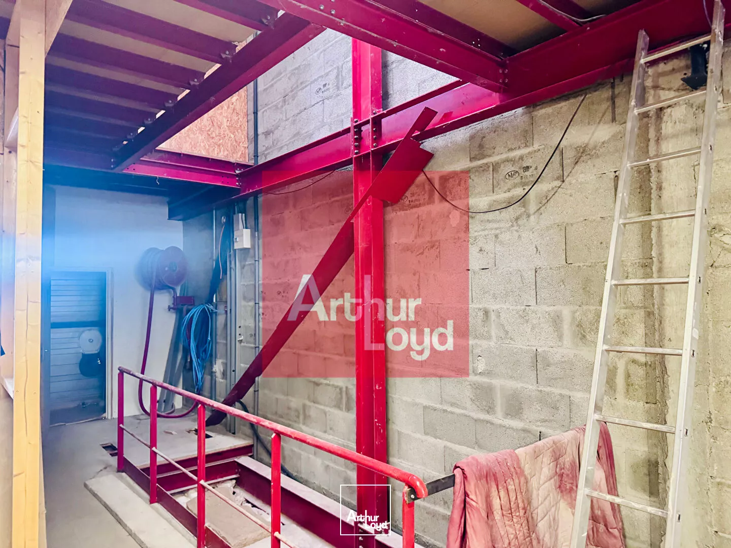 À LOUER ESPACES PROFESSIONNELS 400 M² EN ÉTAGE À AGEN