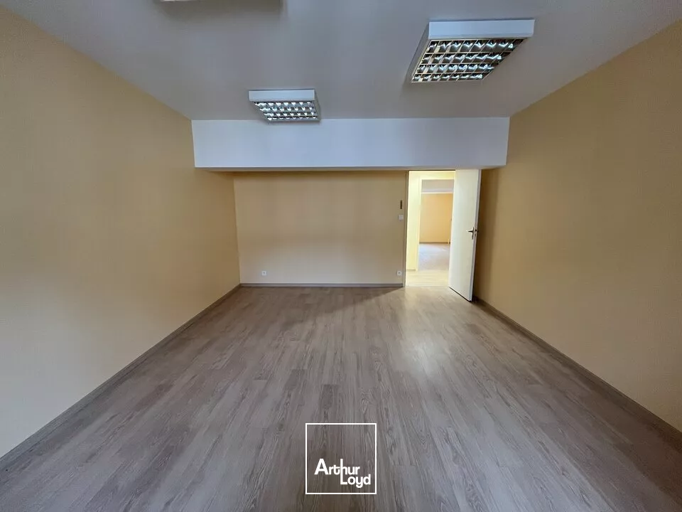 OPPORTUNITE LOCAL D'ENVIRON 234m2 SECTEUR RUE DE LA GARE DE NIORT AVEC VISIBILITE PROCHE A PIEDS PLACE DE LA BRECHE