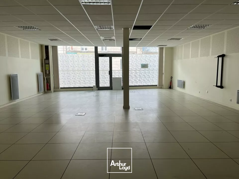 OPPORTUNITE LOCAL D'ENVIRON 234m2 SECTEUR RUE DE LA GARE DE NIORT AVEC VISIBILITE PROCHE A PIEDS PLACE DE LA BRECHE